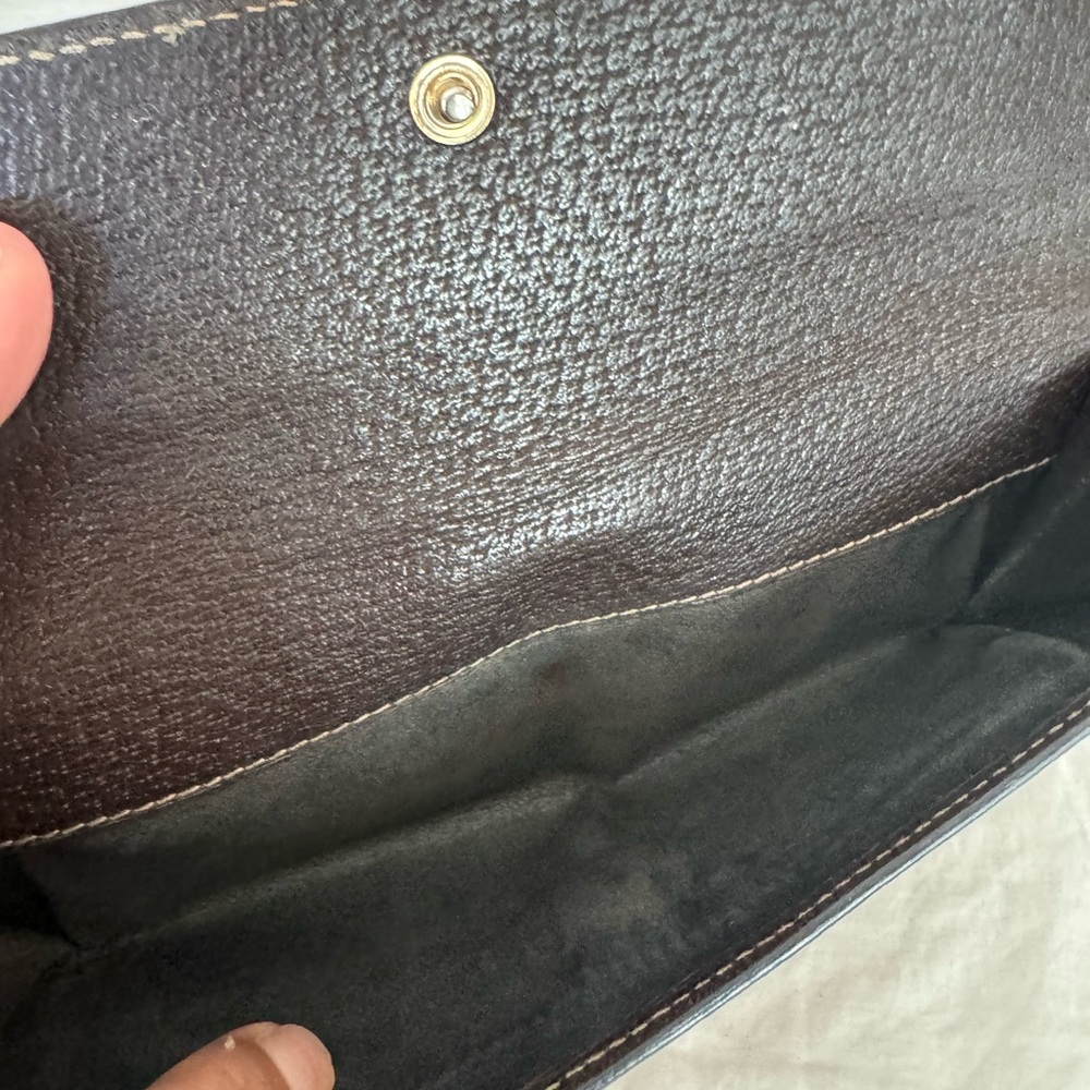 Authentic Gucci Tan and Brown Monogram Wallet with Box - Picture 9 of 14